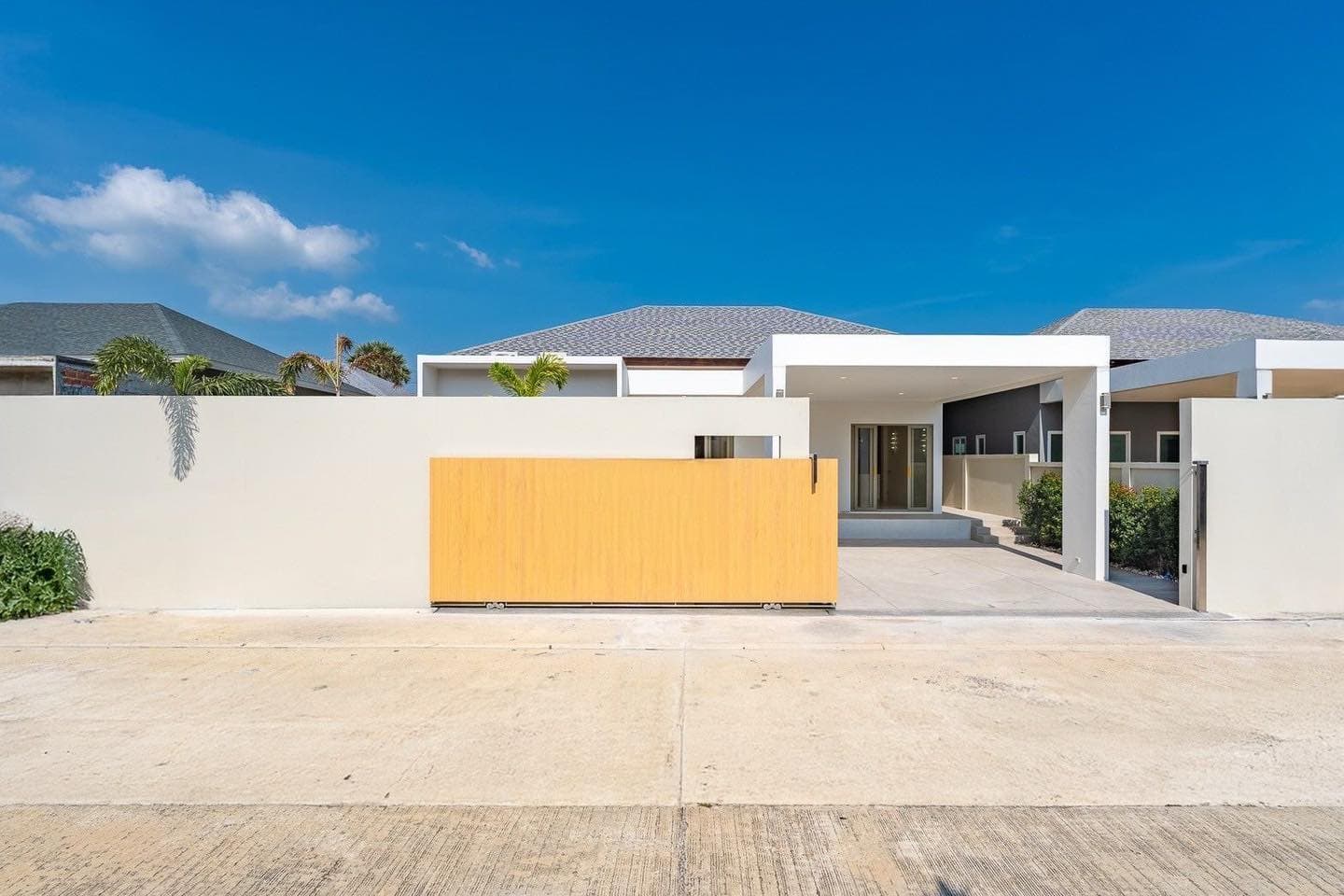 Modern Pool Villa in Thalang